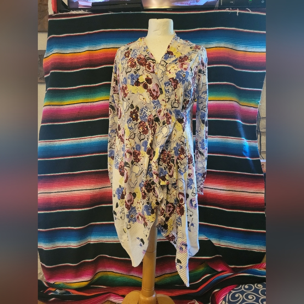 Cardigan - Anthropologie Genevieve floral sweater